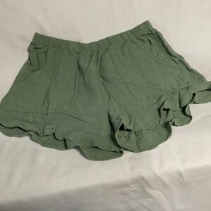 Elastic waist green shorts with ruffle at hem size XL. W64